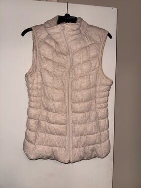 All Season New York & Company Quilted Puffer Vest in Light Beige Cream
